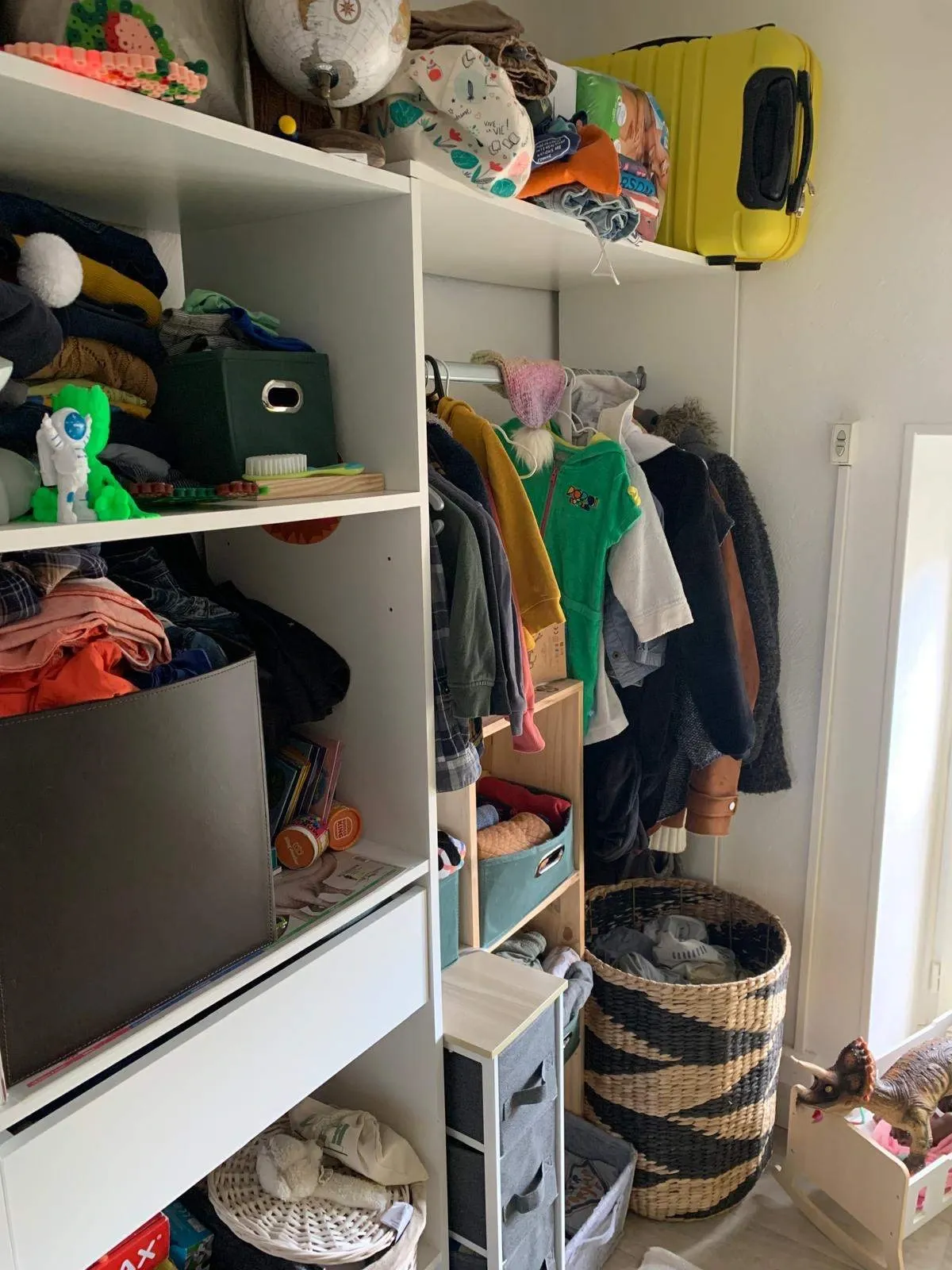 Dressing parental encombré avant le tri