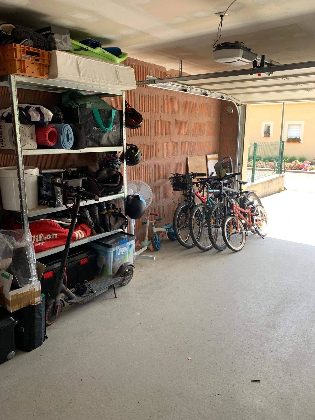 Garage rangé et organisé après le passage de Virginie Pinsault