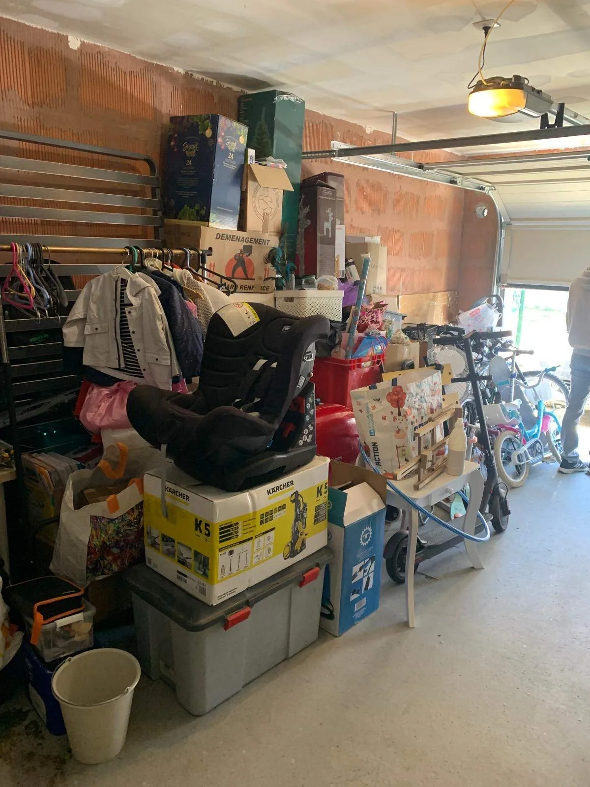 Garage encombré avant le tri