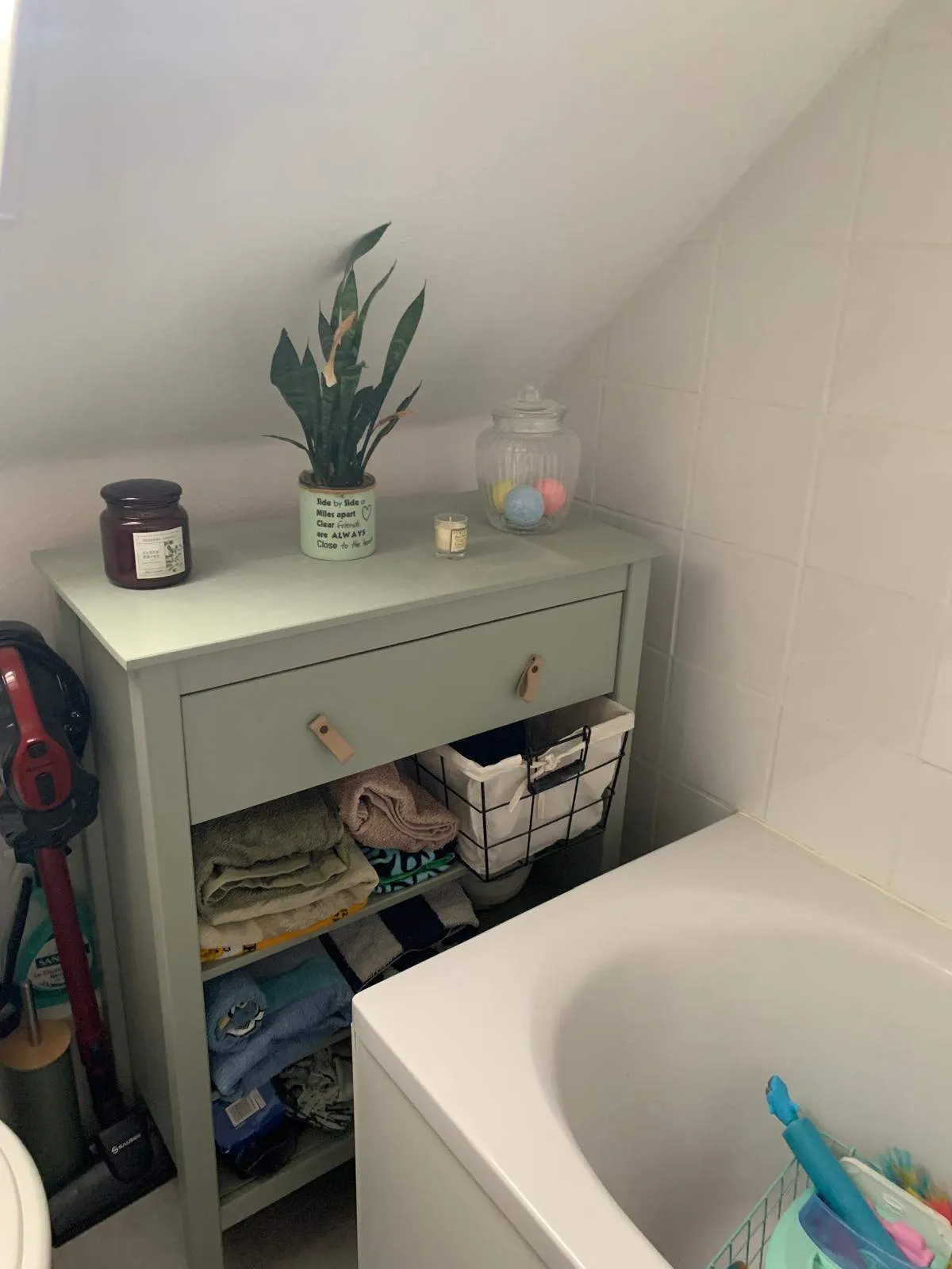 La même salle de bain rangée après le passage de Virginie