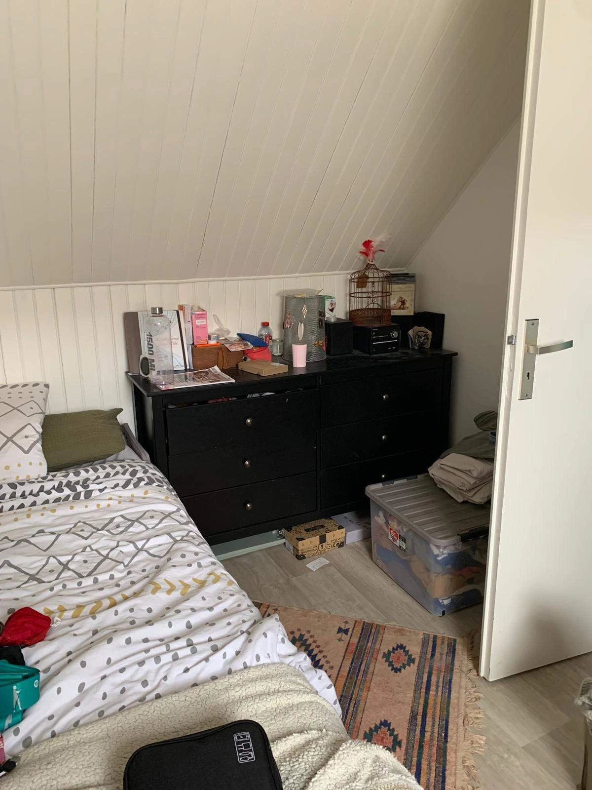 Chambre parentale non rangée par Maison Green Organisée - Home Organiser au Mans